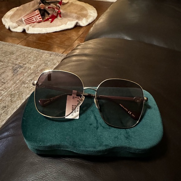 Gucci Women’s Square Frame Sunglasses-61 mm gold NWT - Picture 5 of 5